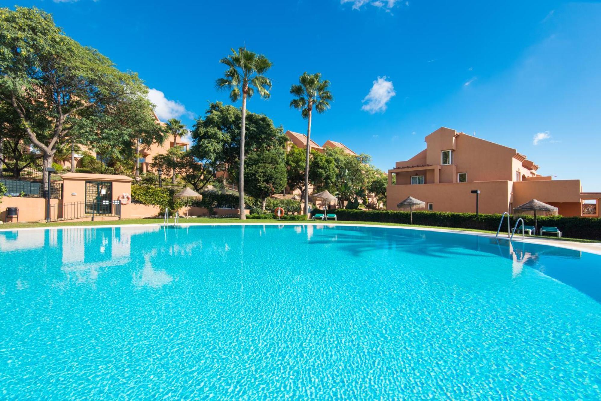Rentandhomes Penthouse Elviria Golf Marbella Esterno foto