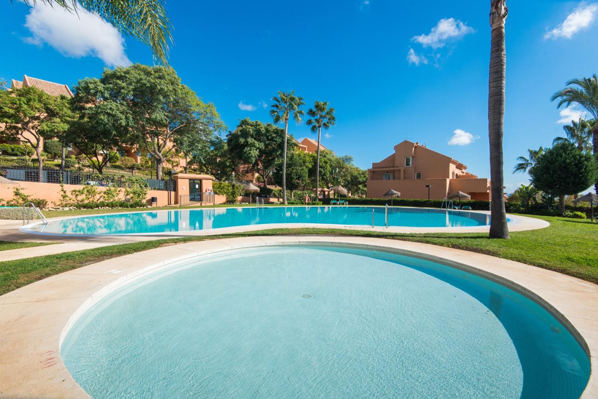 Rentandhomes Penthouse Elviria Golf Marbella Esterno foto